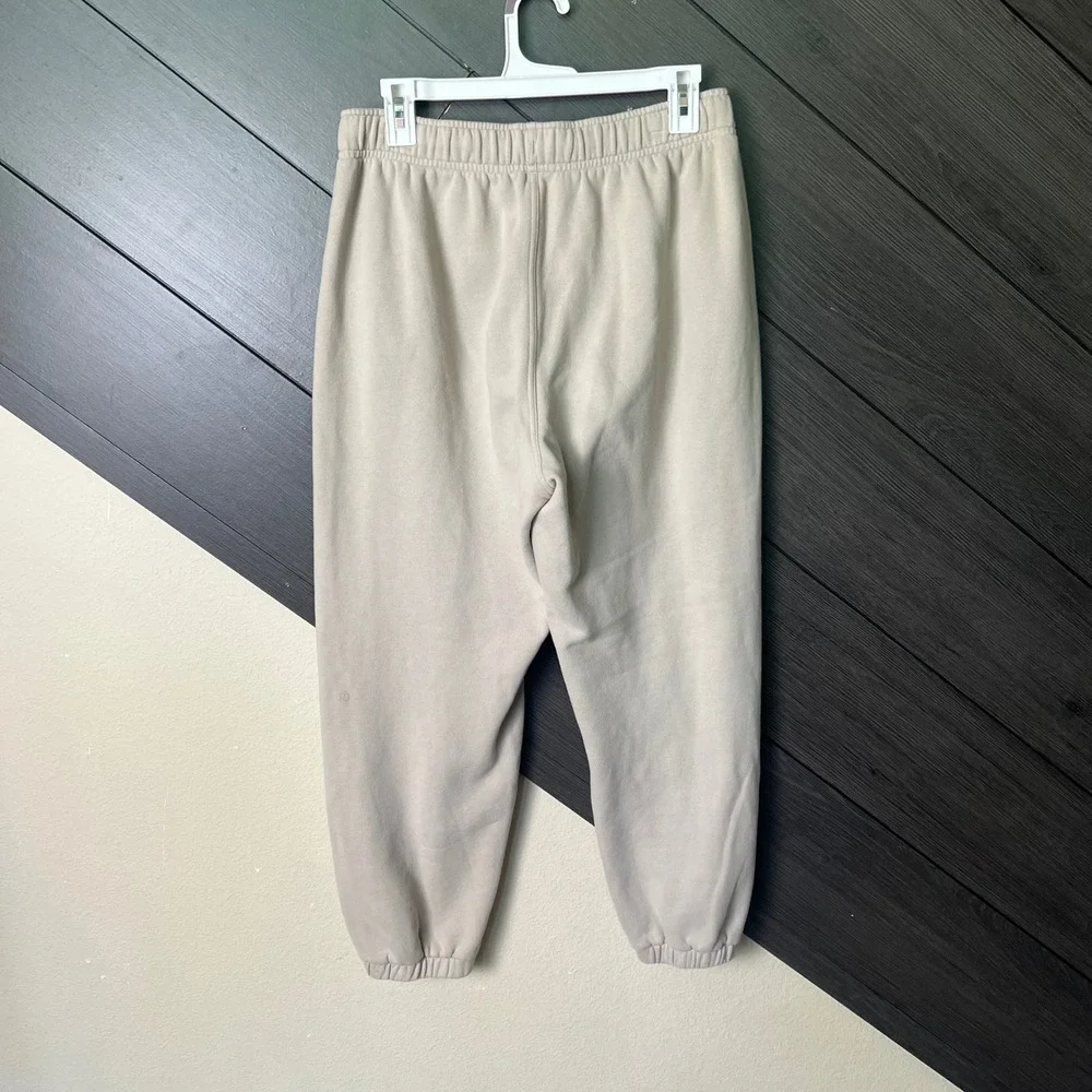 Lululemon Women's Jogger Sweatpants Medium Beige Relaxed Athleisure Lounge